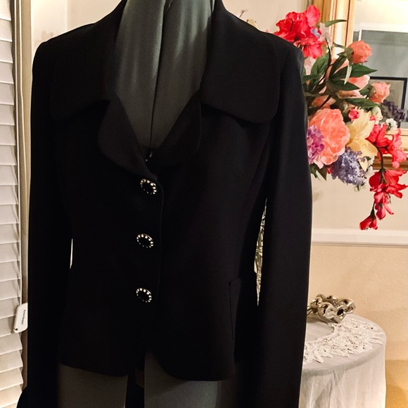 Elegant Black Women's Jacket - Picture 1 of 6